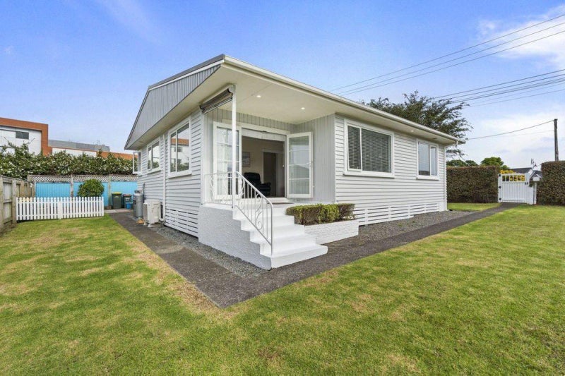51 Lyn Street, Lynmouth, New Plymouth - Carousel 1