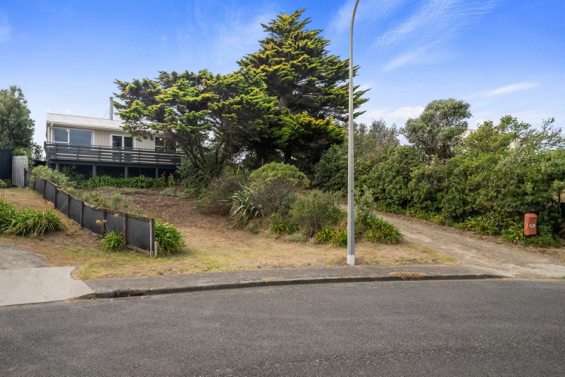 2 Arataki Way, GLEN EDEN, AUCKLAND - Carousel 1
