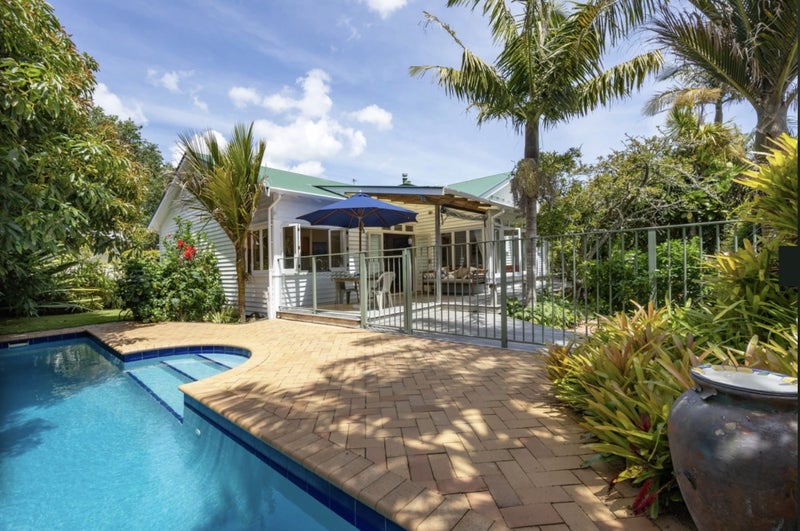38 Queensway, Three Kings, Auckland - Carousel 1