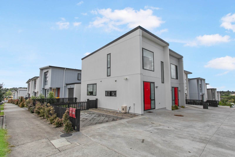 28 Tihema Lane, Westgate, Auckland - Carousel 1