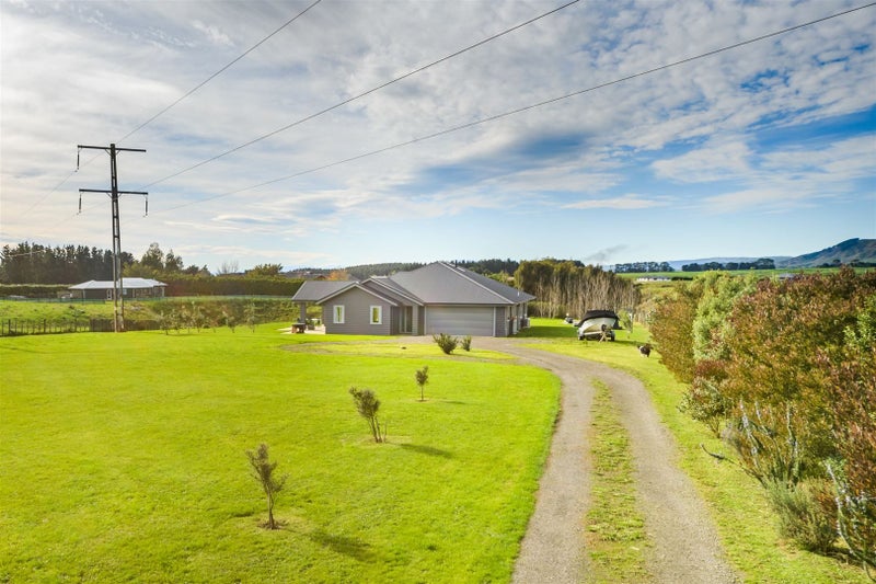 81 Williams Road, Tokomaru, Palmerston North - Carousel 24