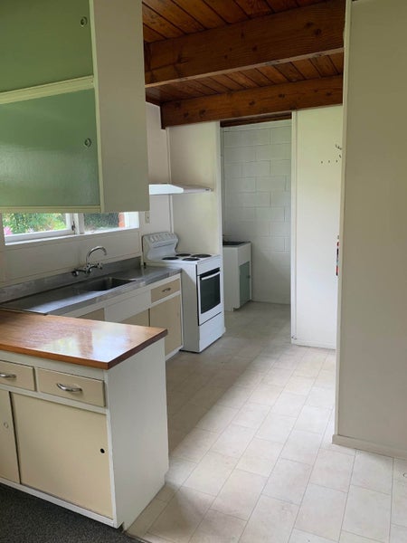 1A Lyndhurst Road, Te Atatu South, Auckland - Carousel 2