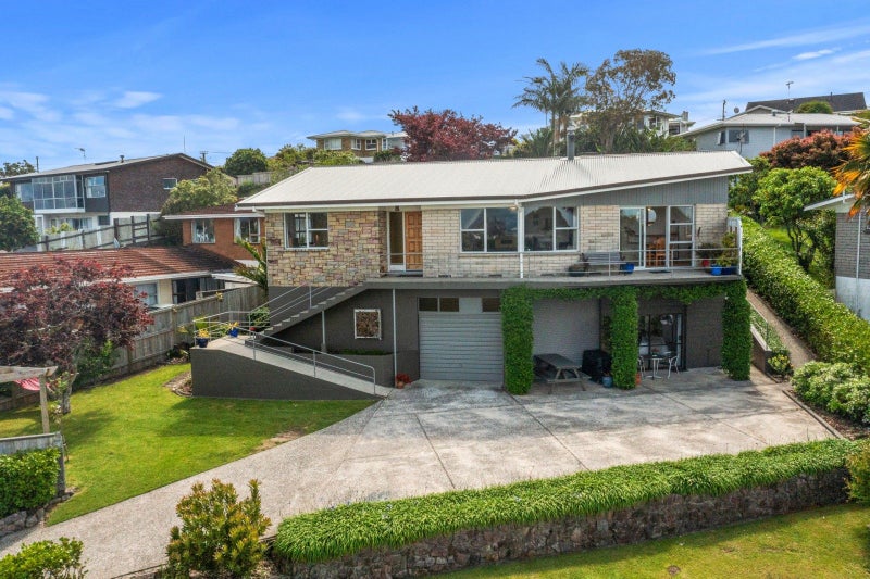 18 Highfield Crescent, Brookfield, Tauranga - Carousel 1