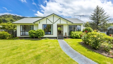 42 Delaware Grove, Totara Park, Upper Hutt - Carousel 1