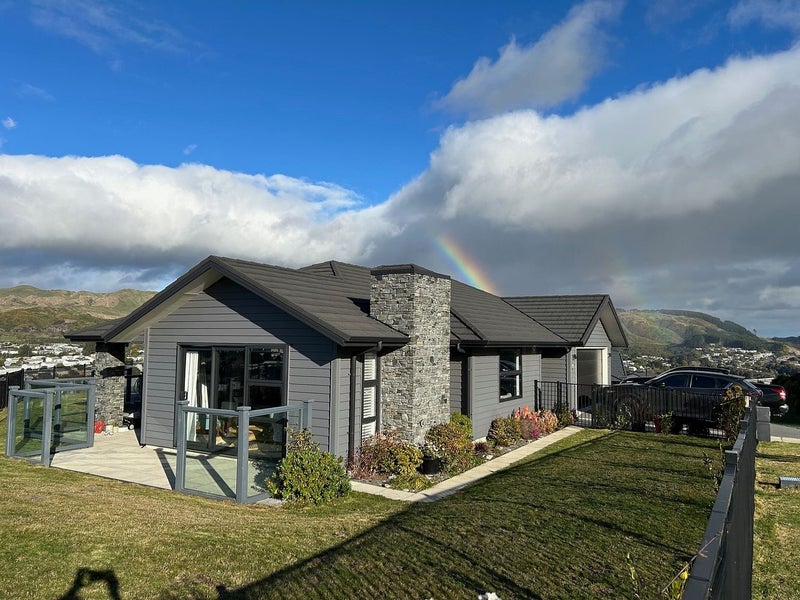 11 Queen Charlotte Drive, Aotea, Porirua - Carousel 1