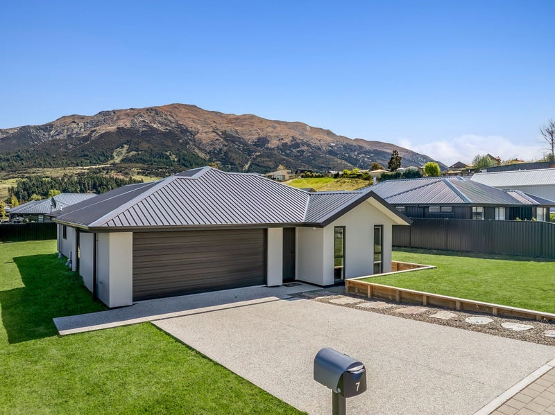 7 Tomtit Crescent, Wanaka - Carousel 2