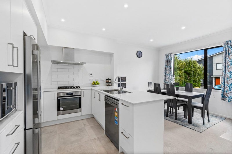 13 Pukewhero Rise, Westgate, Auckland - Carousel 2