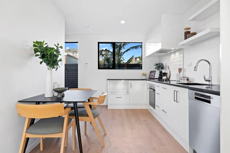 5/3 Derrett Place, Mangere Bridge, Auckland - Carousel 2