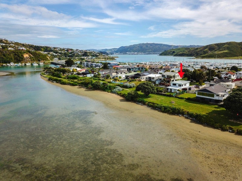 28 Mana Esplanade, Paremata, Porirua - Carousel 1