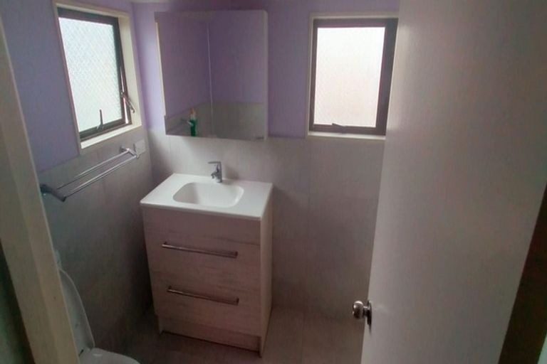 43 Barnhill Crescent, Pahurehure, Papakura - Carousel 2