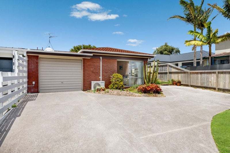 8B Levaut Place, Half Moon Bay, Auckland - Carousel 2