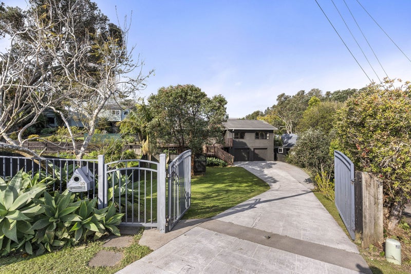 82 Cockle Bay Road, Cockle Bay, Auckland - Carousel 1