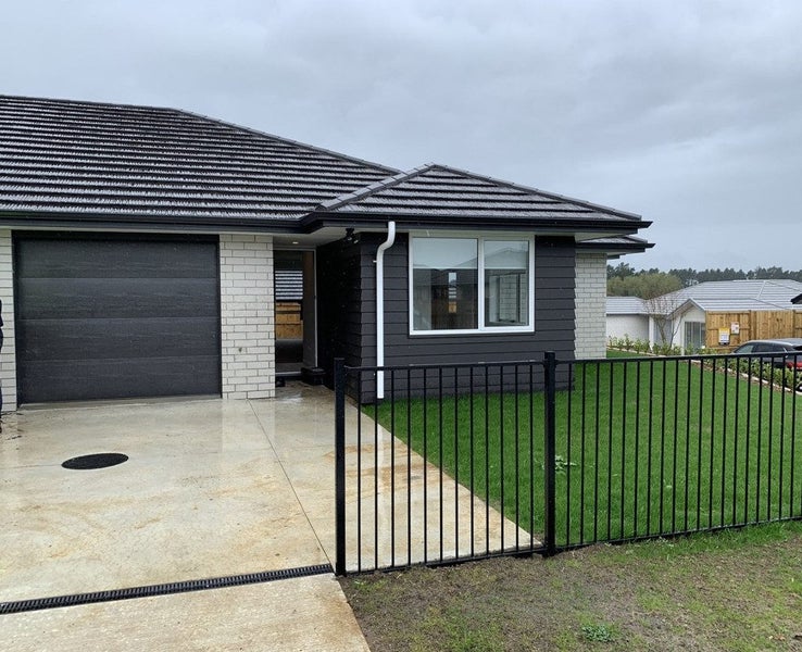 2/45 Ladeira Place, Fitzroy, Hamilton - Carousel 1