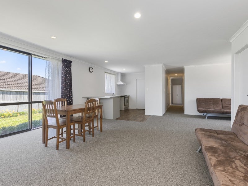 10 Ballintoy Park Drive, Welcome Bay, Tauranga - Carousel 2