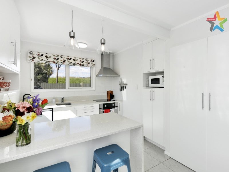 1/14 Mudie Street, Alicetown, Lower Hutt - Carousel 1