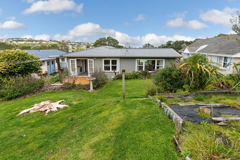 16 Stewart Drive, Newlands, Wellington - Carousel 2