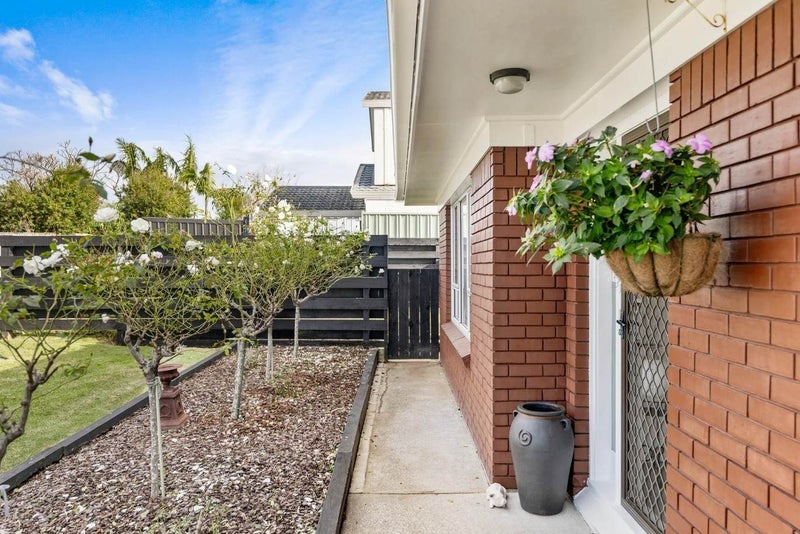 11A Levaut Place, Half Moon Bay, Auckland - Carousel 2