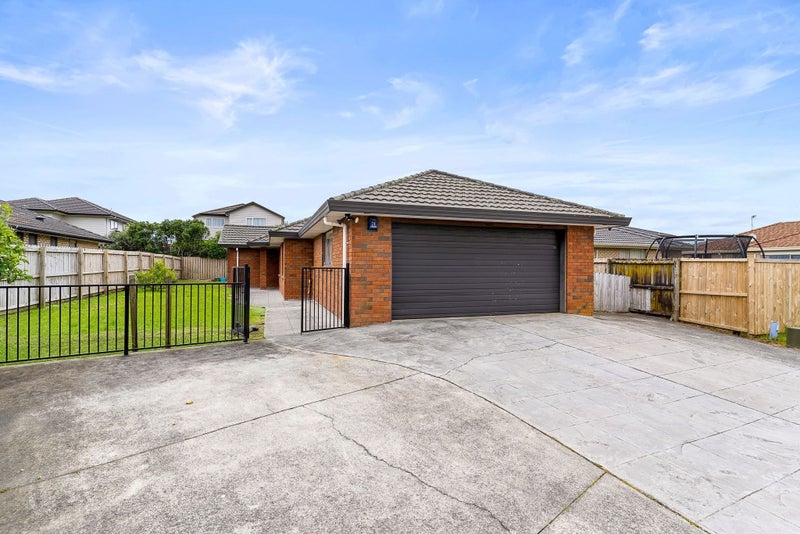 43 Scotts Field Drive, Takanini, Auckland - Carousel 1