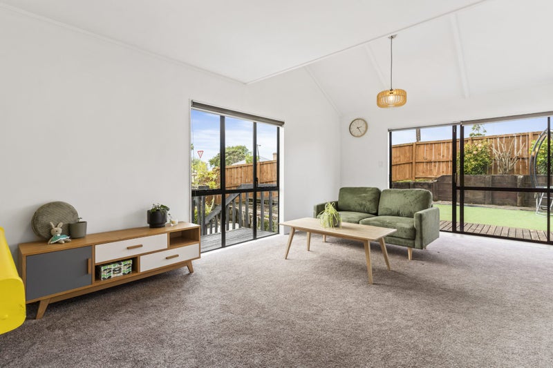 1/2 Stott Avenue, Birkdale, Auckland - Carousel 2