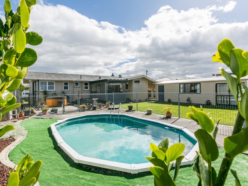 17 Winchester Place, Tamatea, Napier - Carousel 1