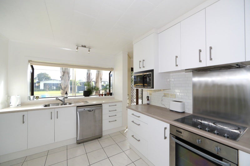 39 Glamorgan Avenue, Tamatea, Napier - Carousel 2