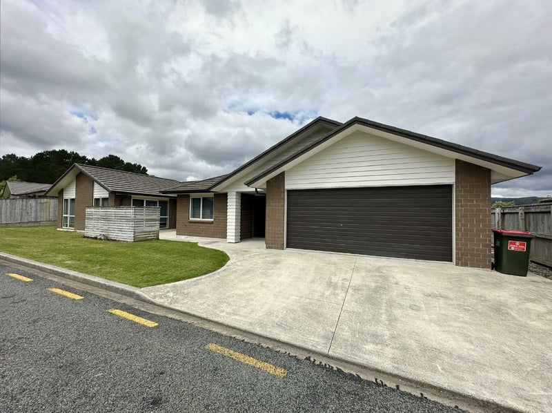 6 Cory Jane Grove, Riverstone Terraces, Upper Hutt - Carousel 1