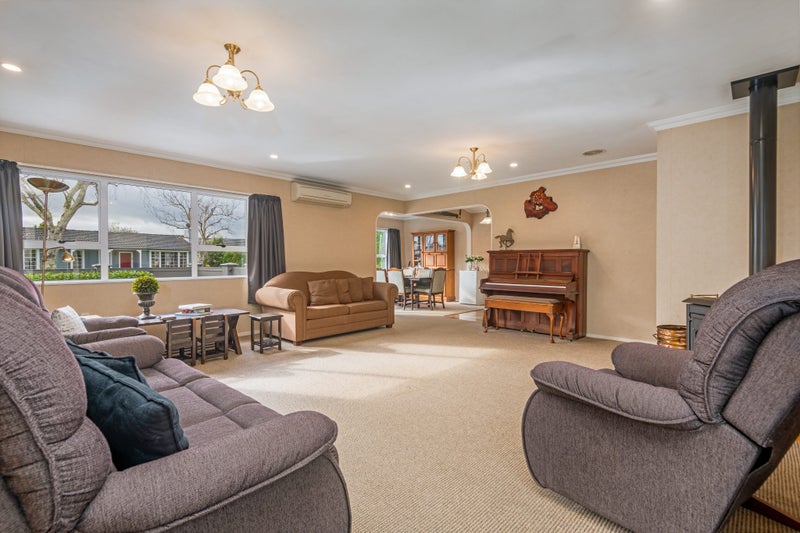 99 Ruamahanga Crescent, Terrace End, Palmerston North - Carousel 2