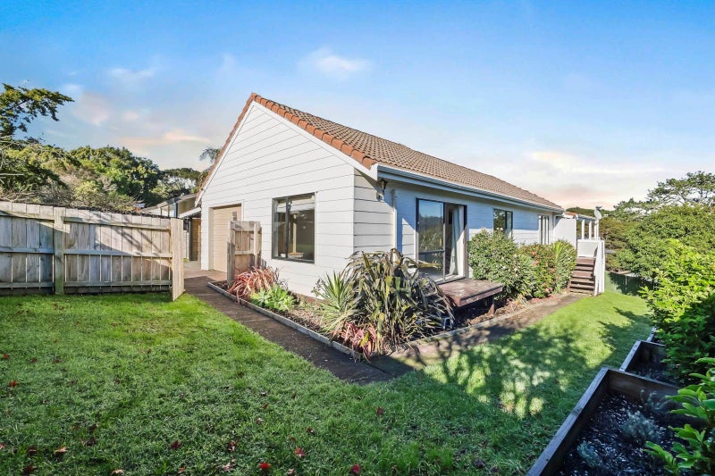 14 Hale Crescent, Bayview, Auckland - Carousel 1