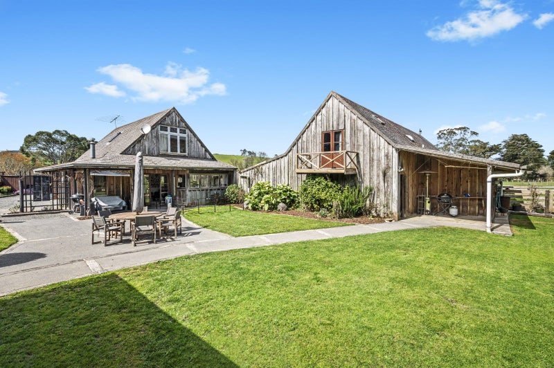 82 Kimptons Road, Manurewa - Carousel 2