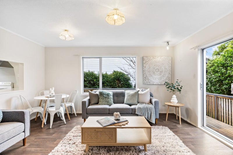 30A Cheltenham Terrace, Newlands, Wellington - Carousel 1