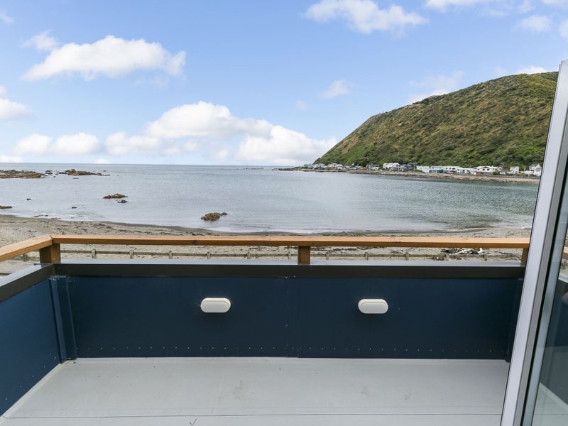 32 Owhiro Bay Parade, Owhiro Bay, Wellington - Carousel 1