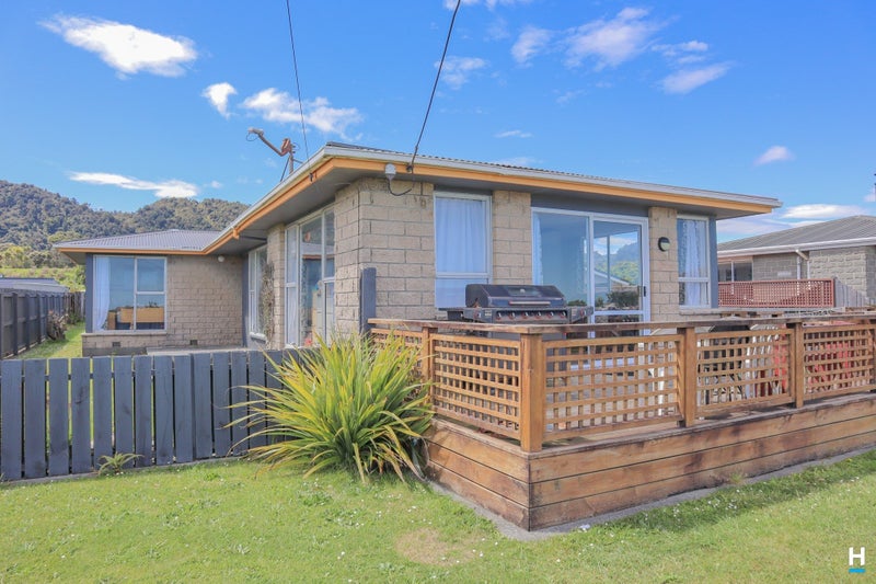 98 Domett Esplanade, Cobden, Greymouth - Carousel 2