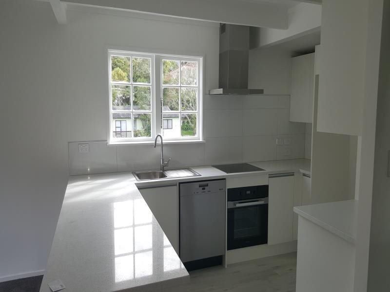 35 Barker Rise, Northcross, Auckland - Carousel 2