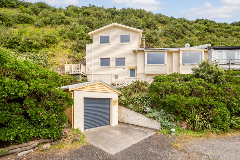 416 Queens Drive, Lyall Bay, Wellington - Carousel 1