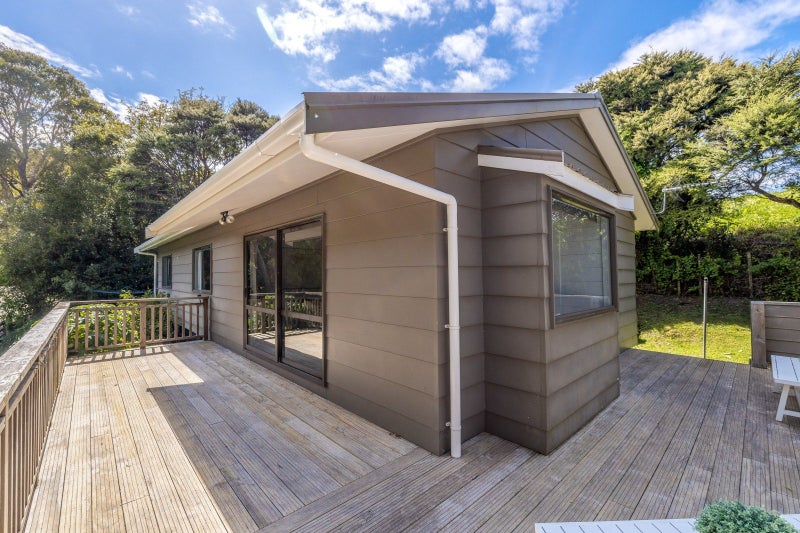 17 View Road, Ostend, Waiheke Island - Carousel 1