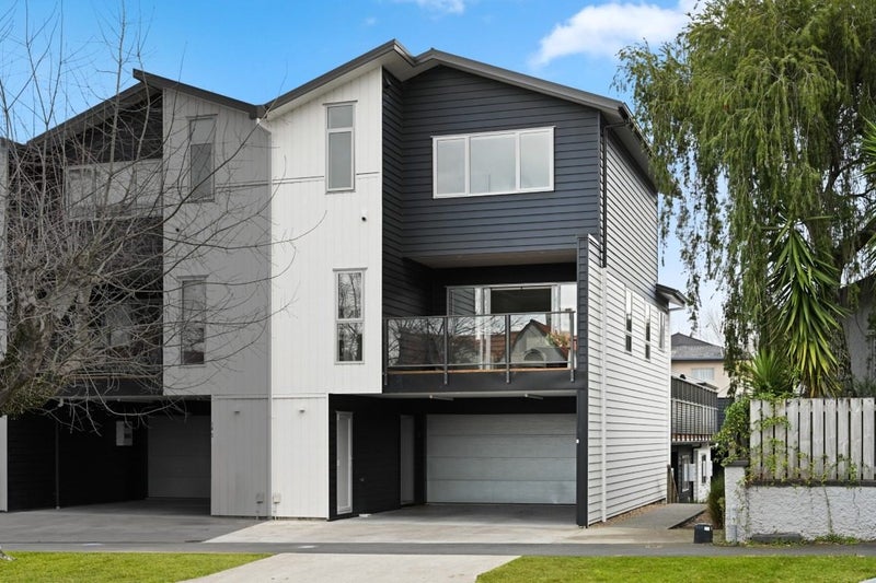 1/14 Hammond Street, Hamilton Central, Hamilton - Carousel 1