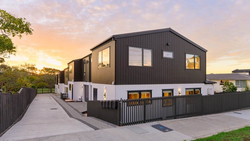 205A Whitney Street, Blockhouse Bay, Auckland - Carousel 1