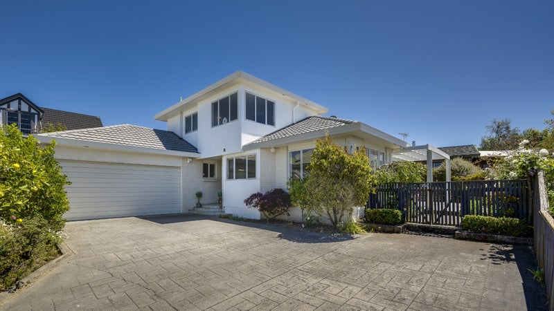 76B Churchill Drive, Taradale, Napier - Carousel 1