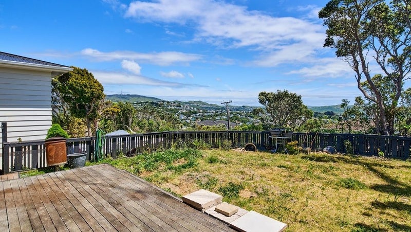 19 Brooker Grove, Newlands, Wellington - Carousel 1