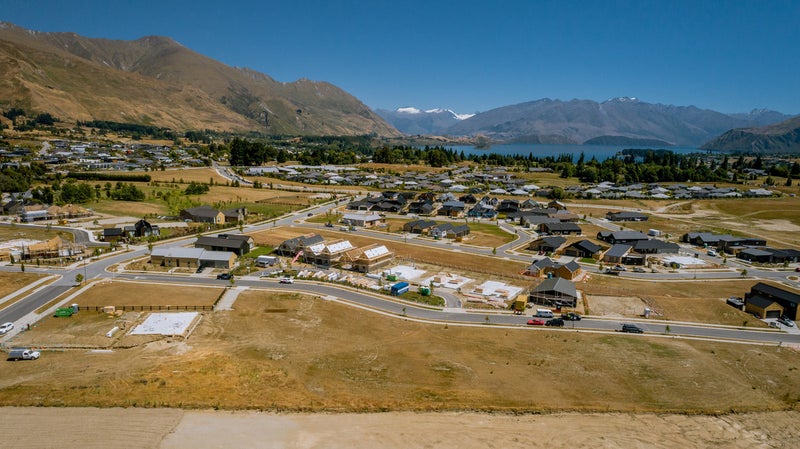 8 Marjon Drive, WANAKA - Carousel 2