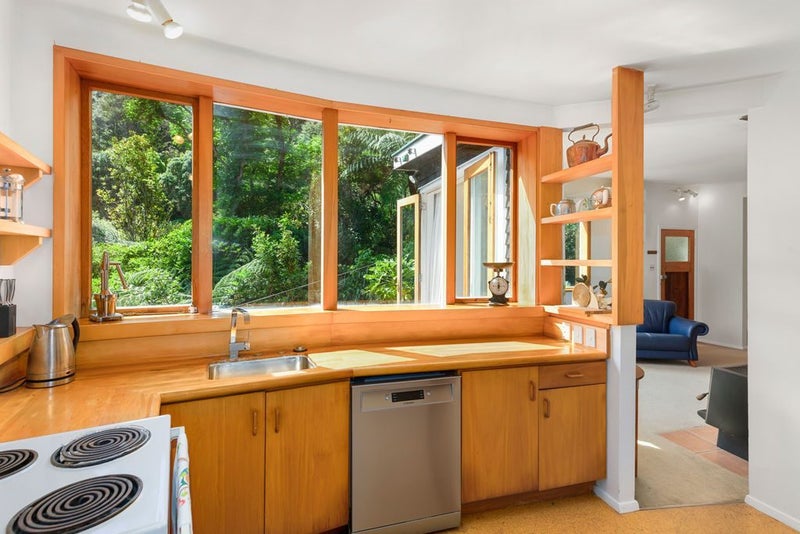 8A Francis Bell Grove, Lowry Bay, Lower Hutt - Carousel 2