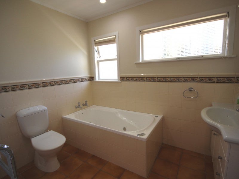 49 Stewart Drive, Newlands, Wellington - Carousel 10