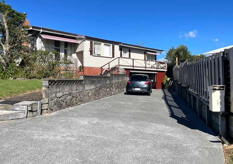 17 Litten Road, Cockle Bay, Auckland - Carousel 1