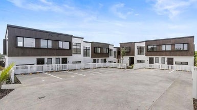 1/14 Eastwood Rise, Browns Bay, Auckland - Carousel 1