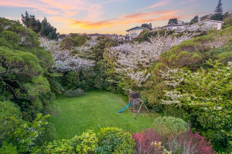 9 Aspen Grove, Maungaraki, Lower Hutt - Carousel 2