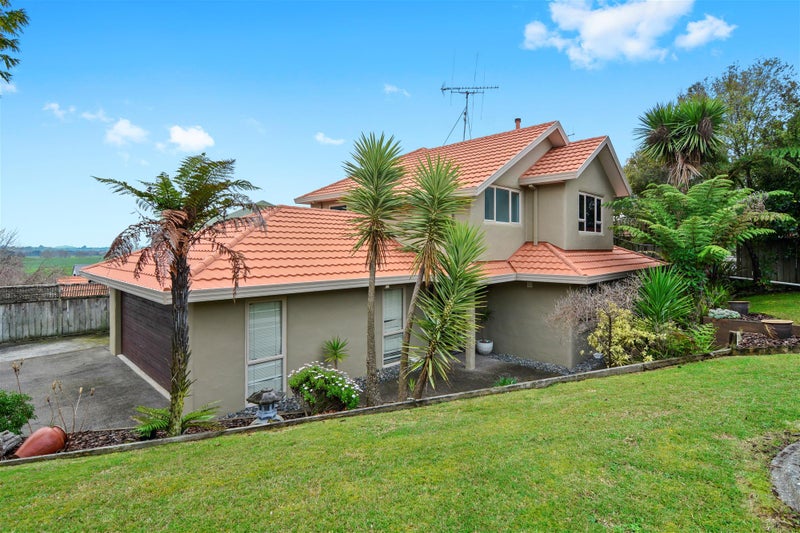 8 Greenfield Drive, Western Heights, Hamilton - Carousel 1