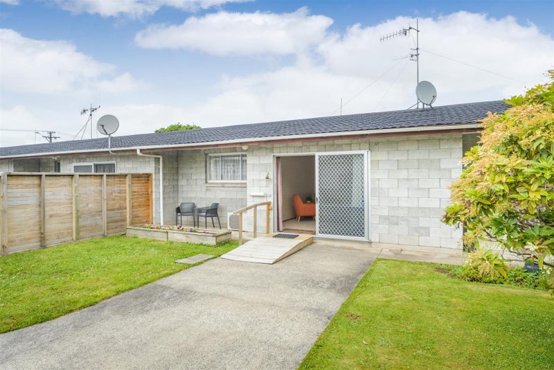 152 Broadway, Marton, Marton - Carousel 25