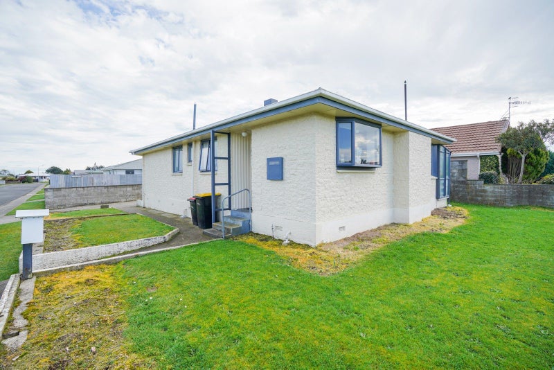 48 Lothian Crescent, Strathern, Invercargill - Carousel 1