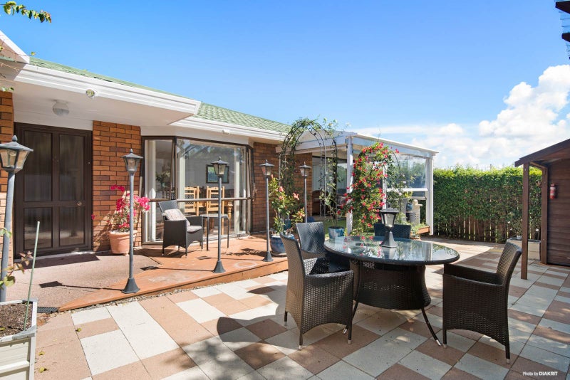 2A Landsberg Way, Windsor Park, North Shore City - Carousel 1