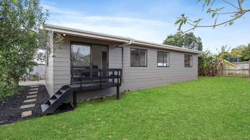 2/7 Maplesden Drive, Clendon Park, Auckland - Carousel 1